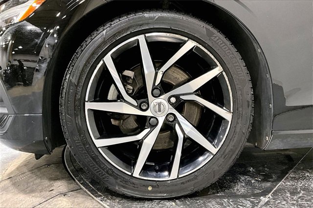 Used 2019 Volvo S60 T5 Momentum w/ Premium Package image 8