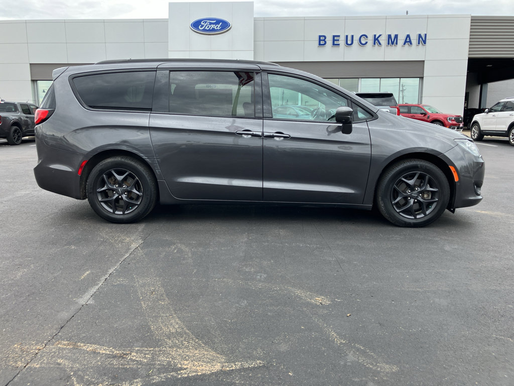 Used 2020 Chrysler Pacifica Touring-L Plus image 10