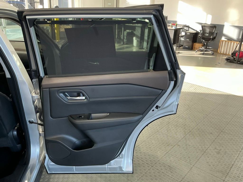 Used 2023 Nissan Rogue SV w/ SV Premium B Package FWD image 39