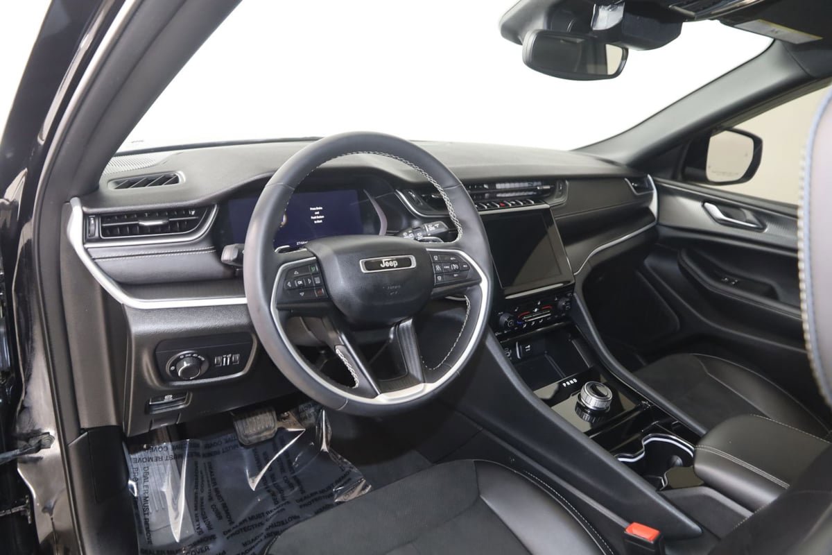 Used 2023 Jeep Grand Cherokee L Laredo AWD/4WD image 26