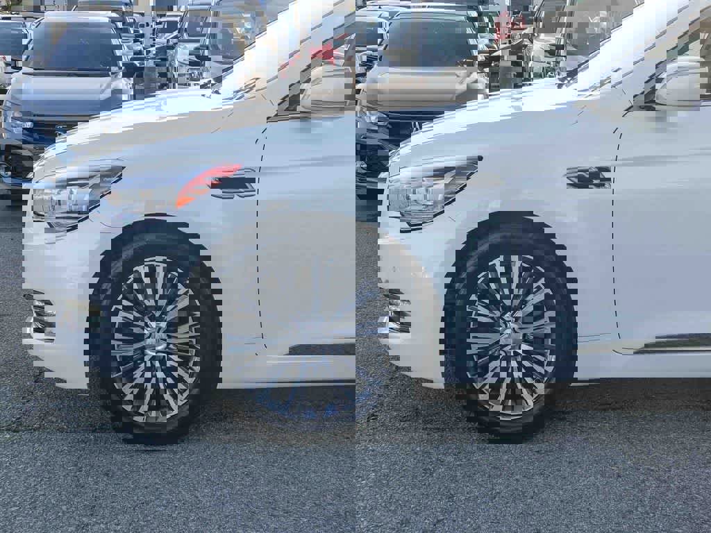 Used 2017 Kia K900 Luxury image 8