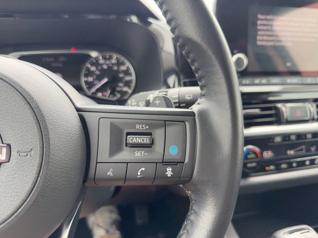 Used 2025 Nissan Pathfinder SV FWD image 15