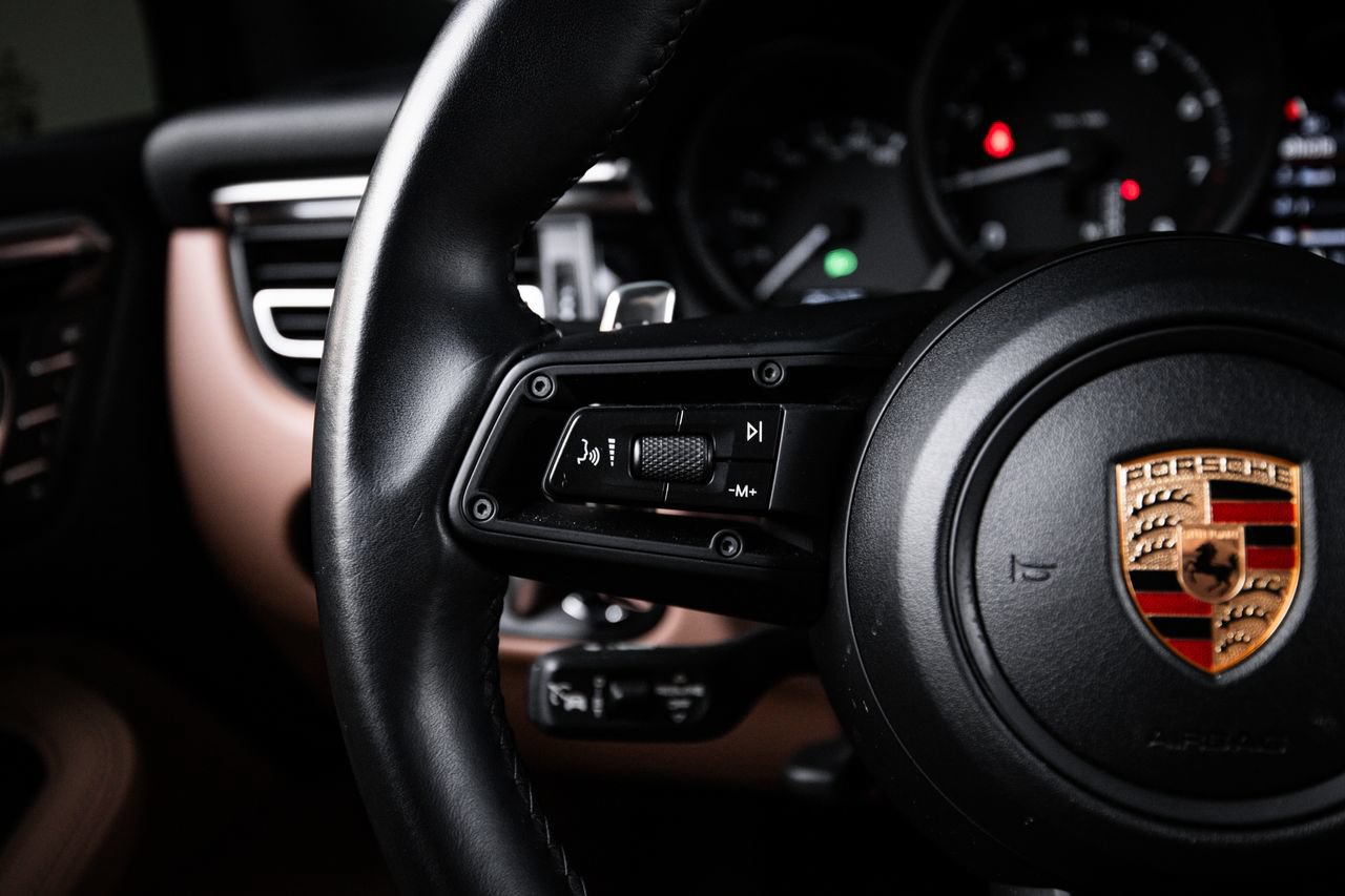 Certified 2024 Porsche Macan AWD/4WD image 17