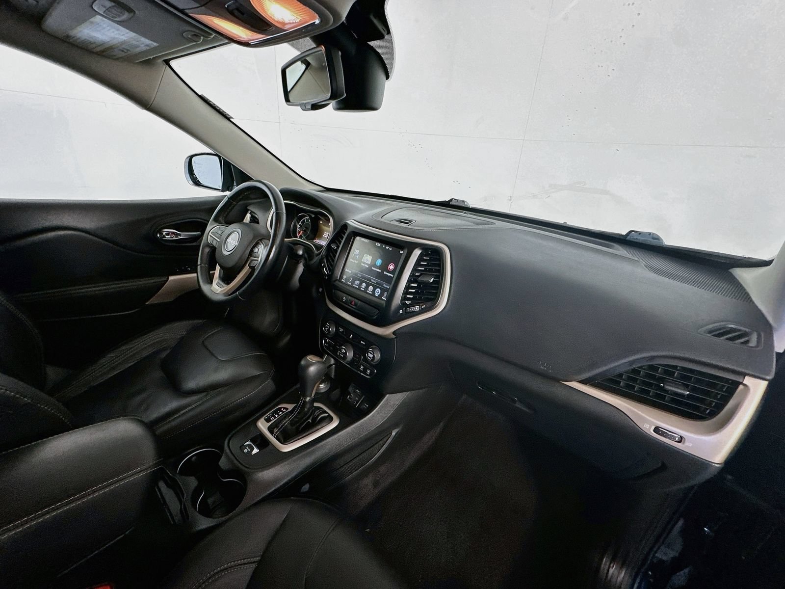 Used 2018 Jeep Cherokee Limited AWD/4WD image 28
