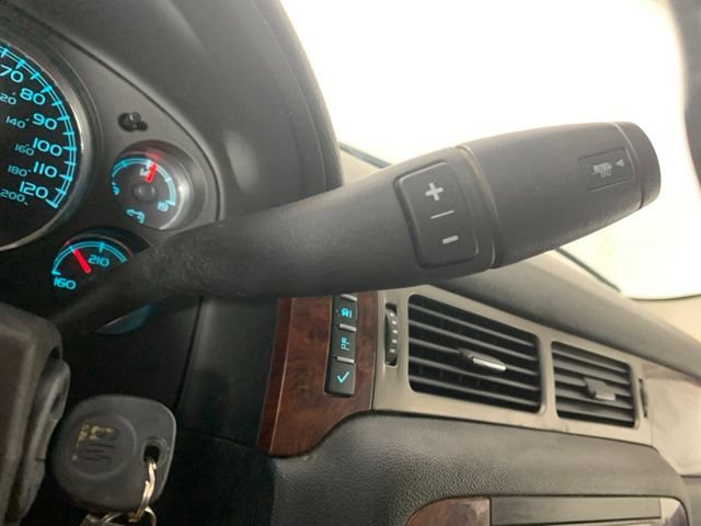 Used 2009 Chevrolet Suburban LT AWD/4WD image 30
