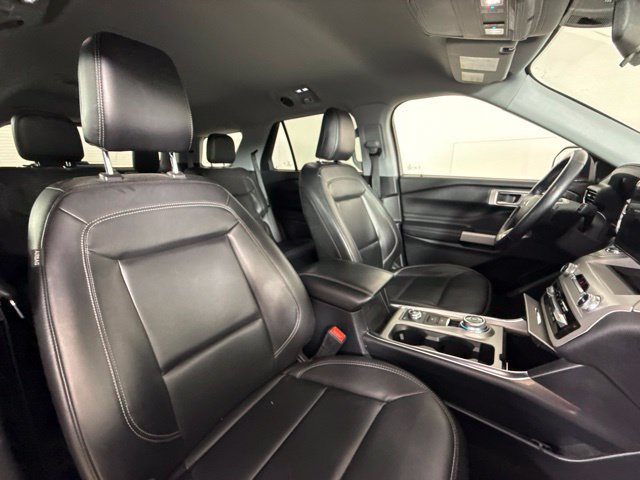Used 2021 Ford Explorer XLT w/ Equipment Group 202A AWD/4WD image 35