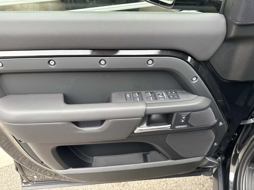 New 2026 Land Rover Defender 110 X-Dynamic SE AWD/4WD image 18