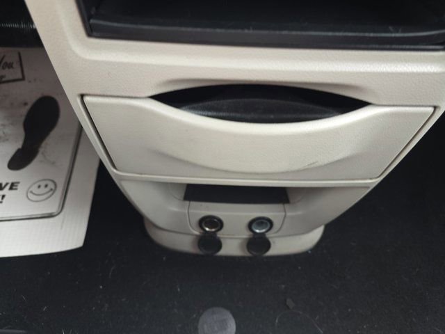Used 2011 Chrysler Town & Country Touring FWD image 27