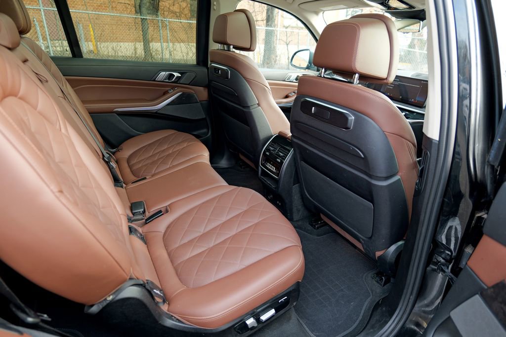 Used 2023 BMW X7 xDrive40i w/ Premium Package image 33