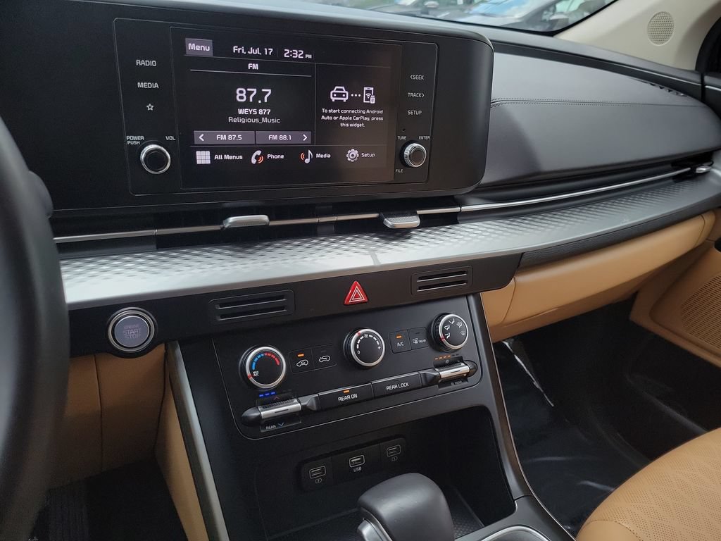 Used 2024 Kia Carnival LX FWD image 25