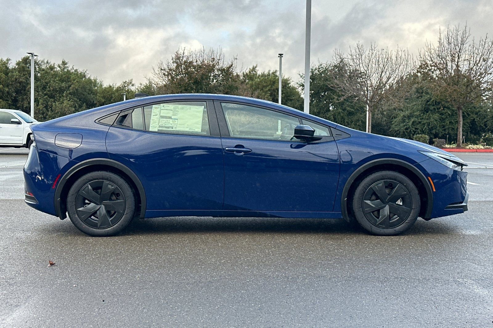 New 2026 Toyota Prius Plug-In Hybrid FWD image 3