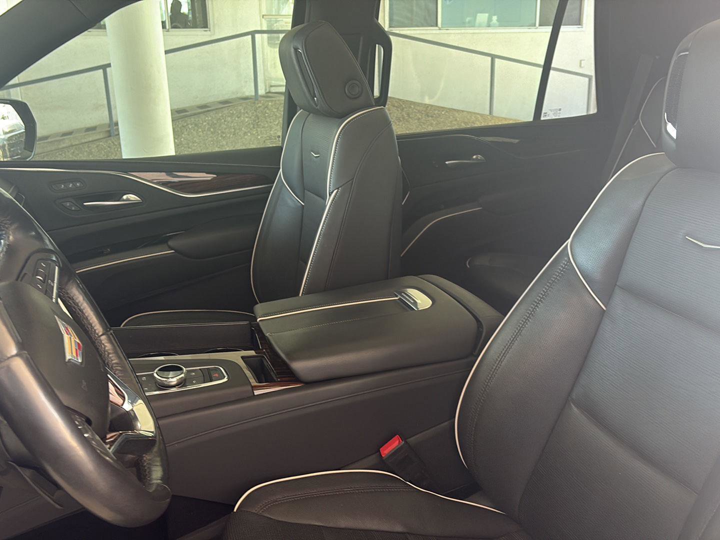 Used 2023 Cadillac Escalade Premium Luxury AWD/4WD image 11