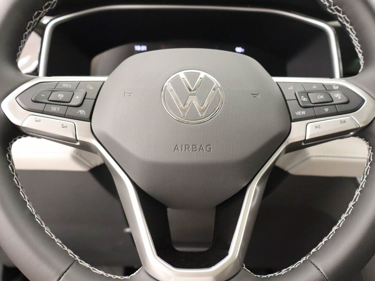 New 2026 Volkswagen Taos SE FWD image 11