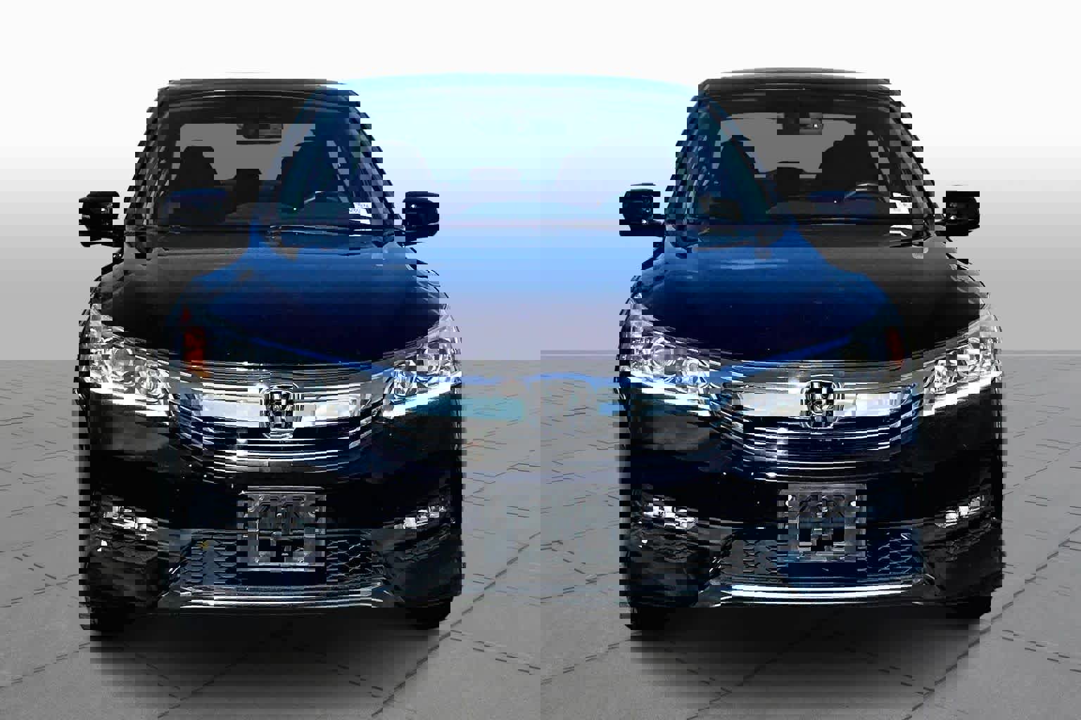 Used 2017 Honda Accord EX-L image 4