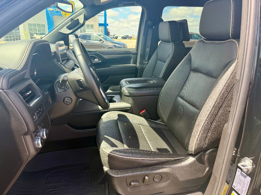 Used 2024 GMC Yukon XL SLT w/ SLT Luxury Package image 11