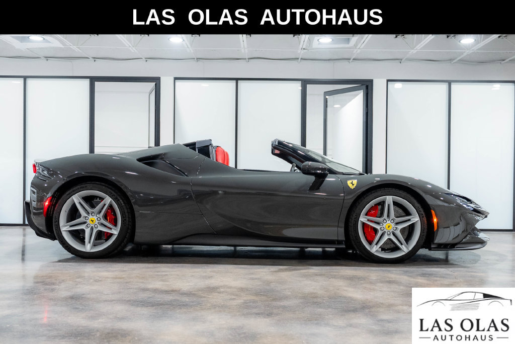 Used 2024 Ferrari SF90 Spider AWD/4WD image 1