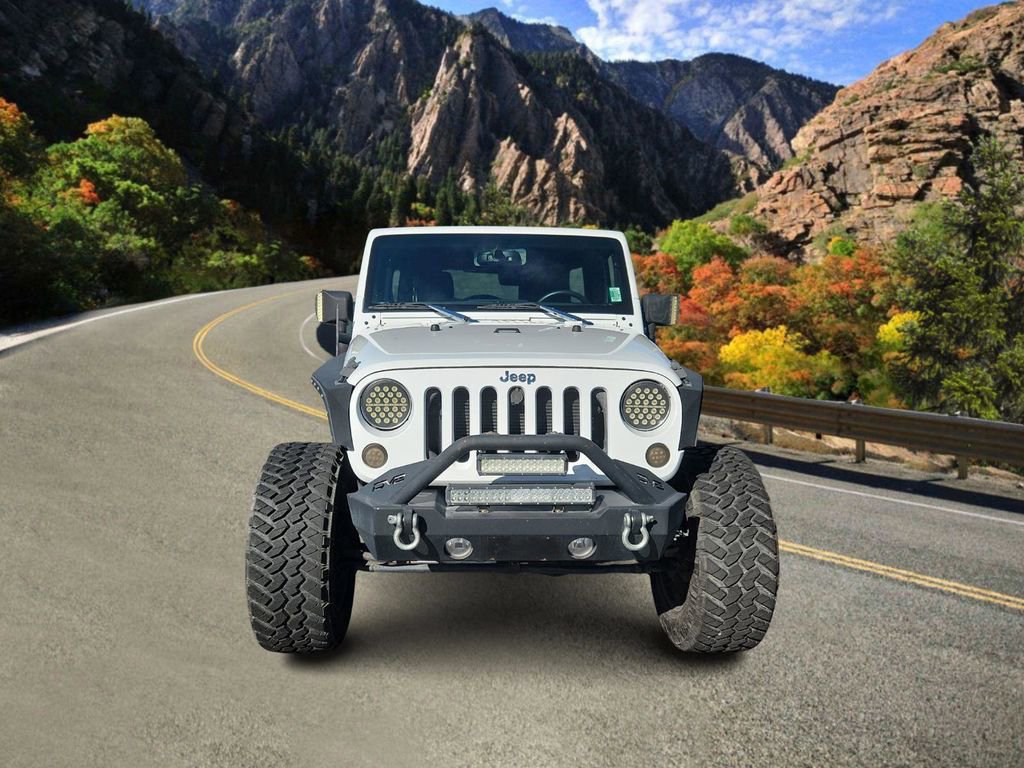 Used 2016 Jeep Wrangler Unlimited Sahara w/ Max Tow Package AWD/4WD image 6