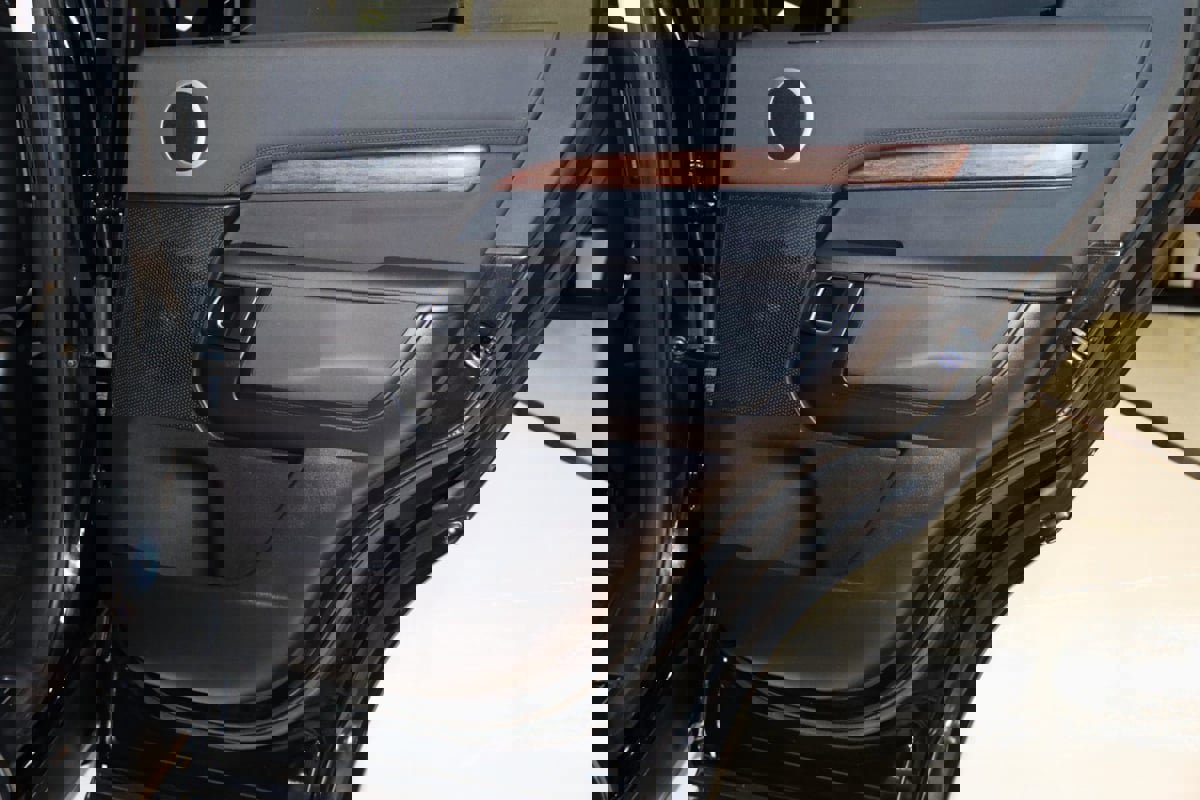 Used 2018 Land Rover Discovery HSE image 60