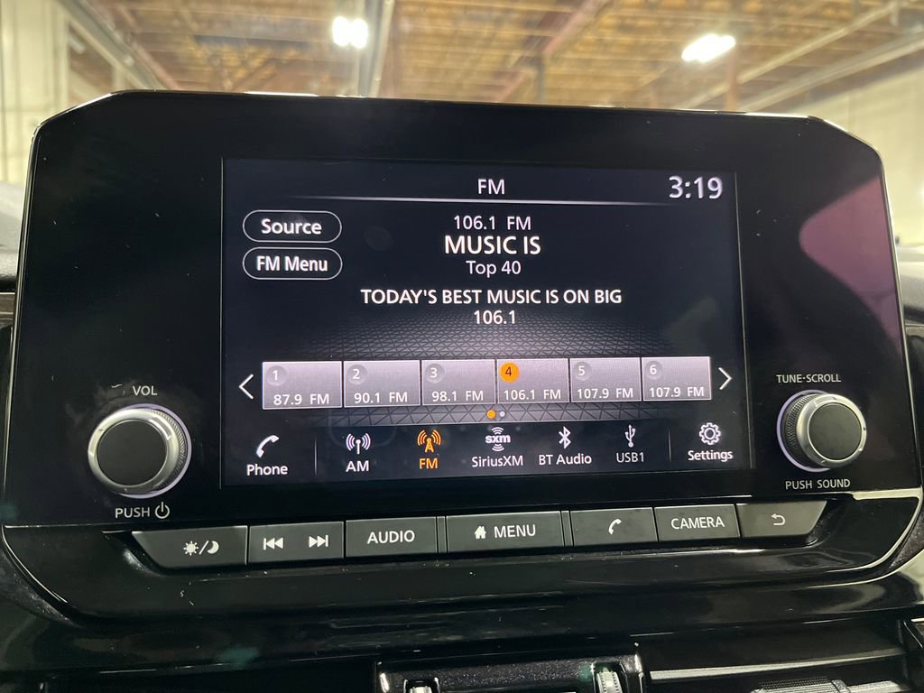 Used 2025 Nissan Pathfinder SV image 16