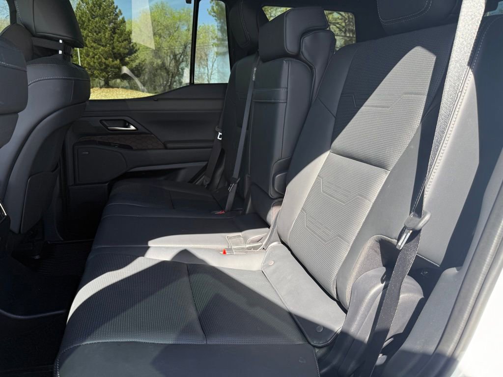 Used 2024 Lexus GX 550 w/ Accessory Package (Z1) image 18