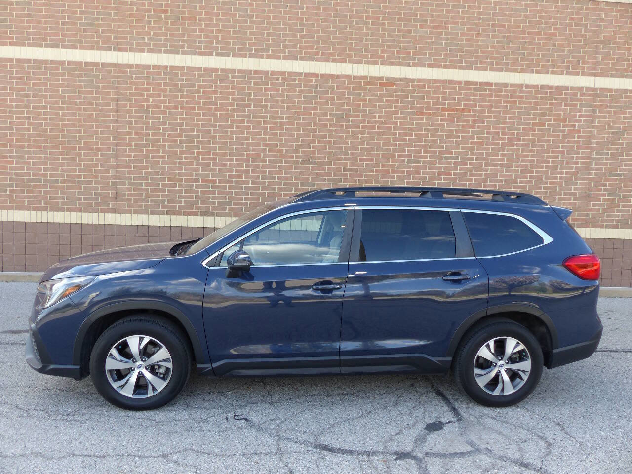 Used 2023 Subaru Ascent Premium w/ Convenience Package AWD/4WD image 5
