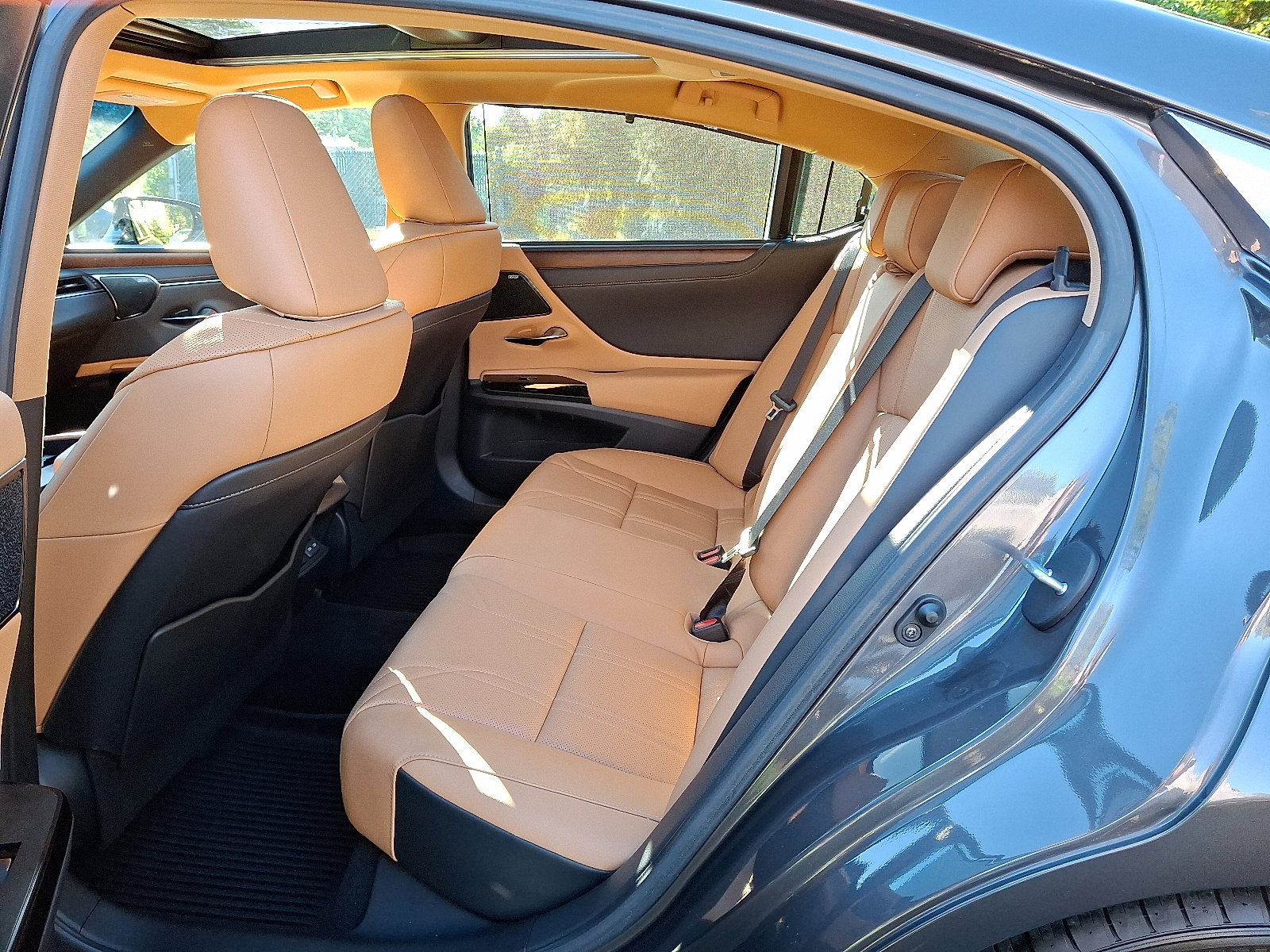 Used 2023 Lexus ES 350 Ultra Luxury image 10