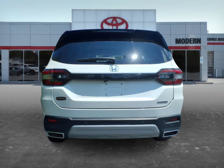 Used 2023 Honda Pilot Touring image 4
