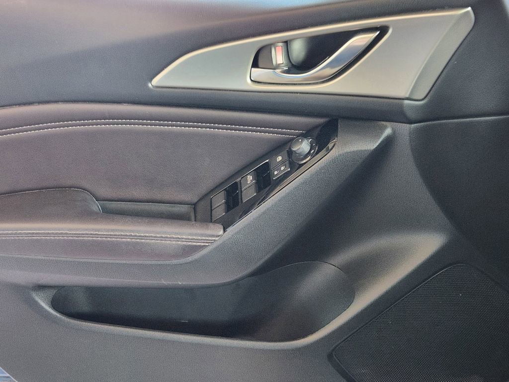 Used 2017 MAZDA MAZDA3 Touring image 25