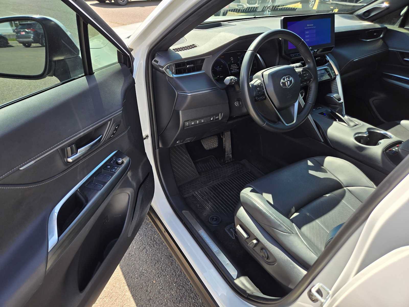 Used 2024 Toyota Venza Limited AWD/4WD image 20