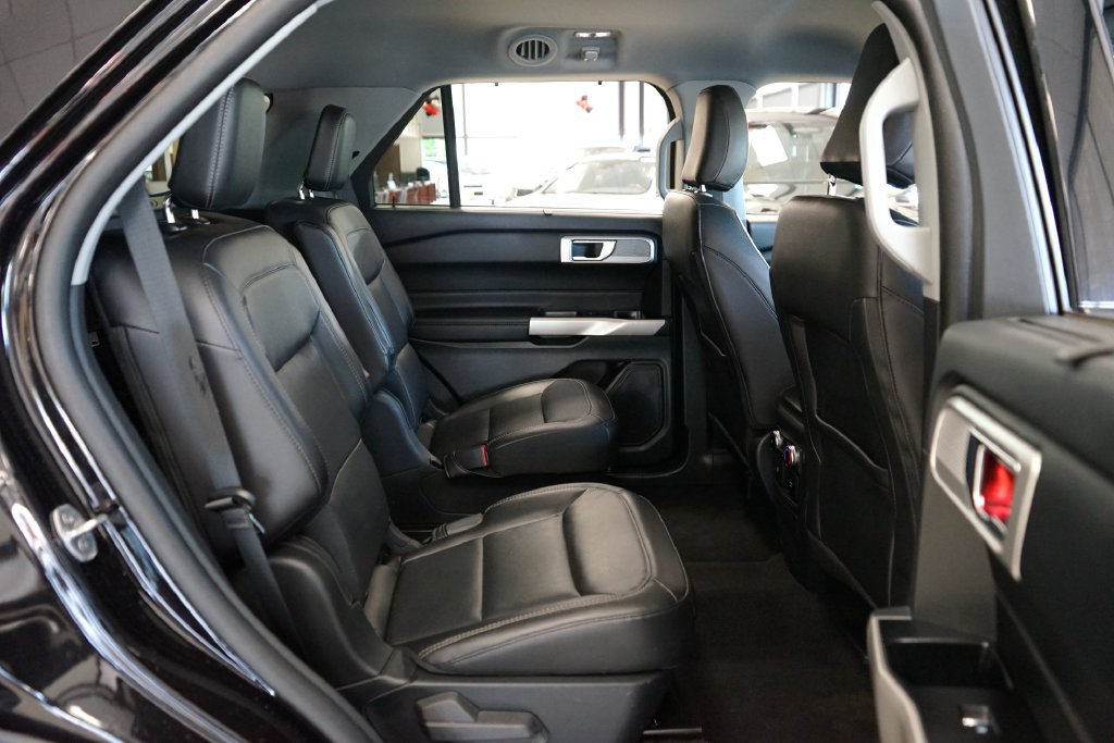 Used 2023 Ford Explorer Limited w/ Equipment Group 301A AWD/4WD image 13
