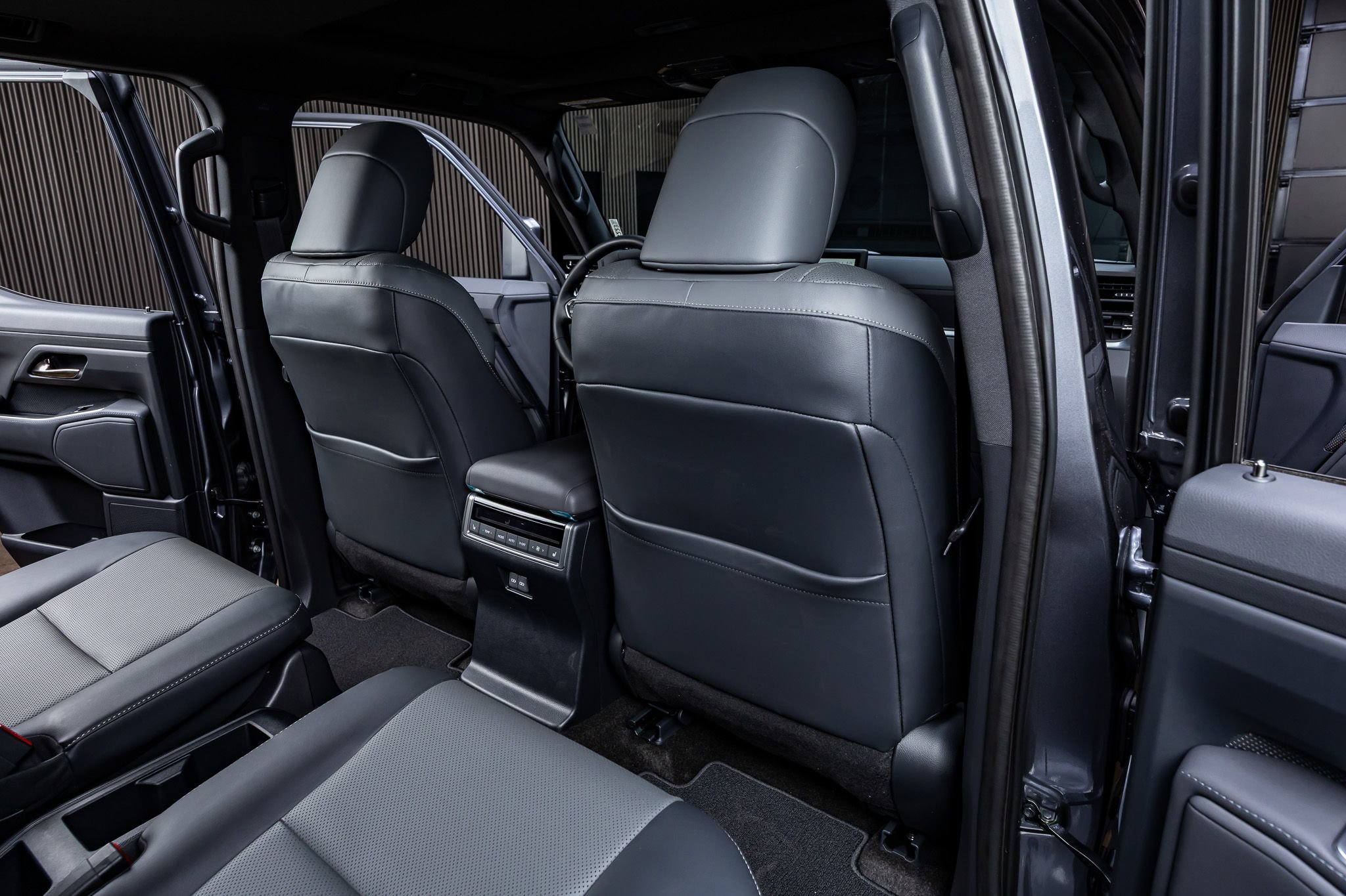 Used 2025 Lexus GX 550 550 Premium+ w/ Cold Area Package image 32