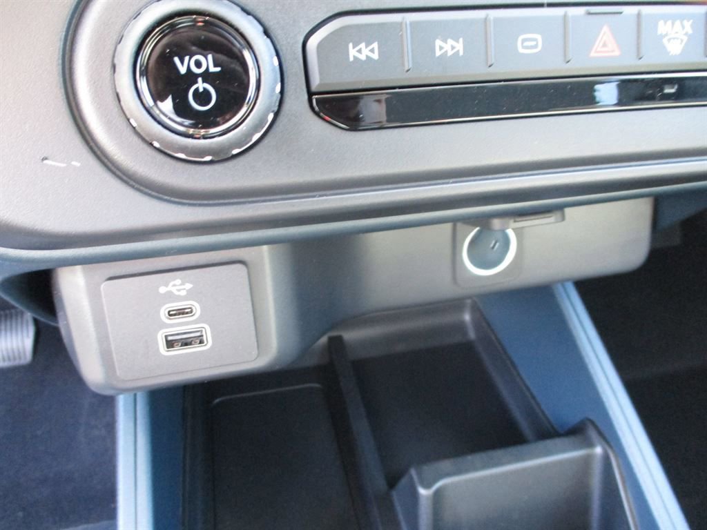 New 2025 Ford Maverick XL image 10