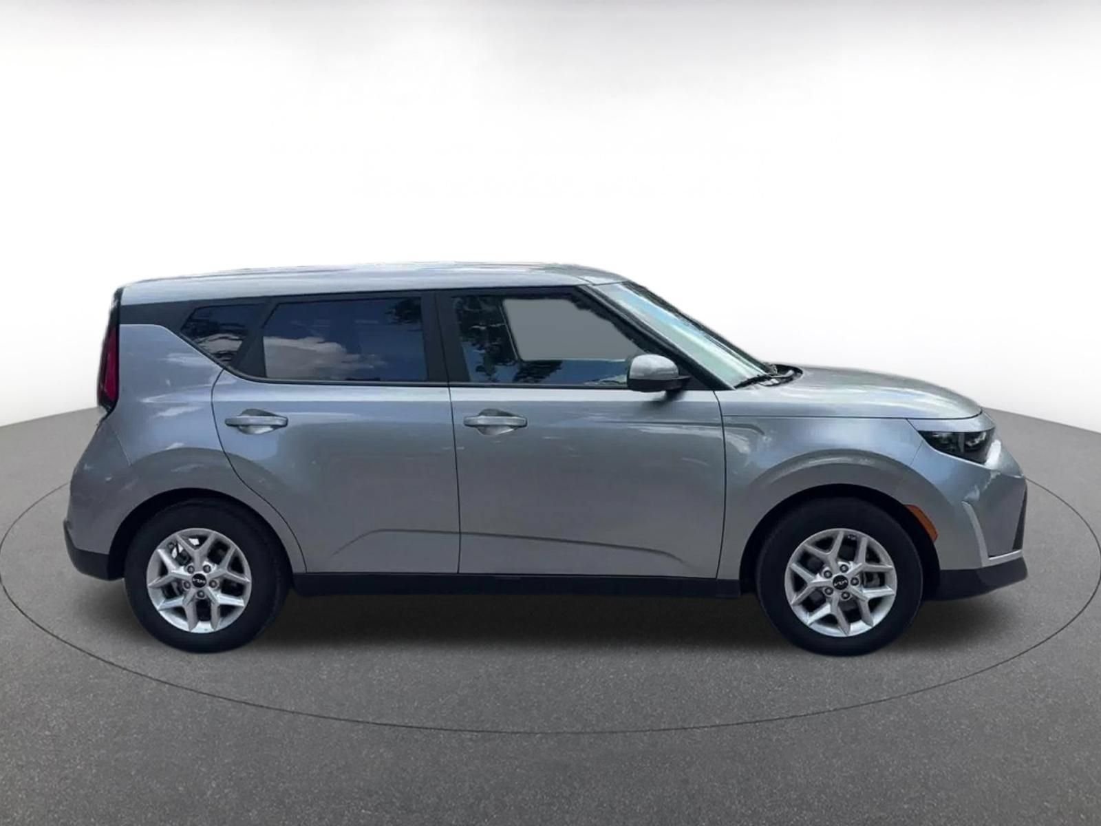 Used 2025 Kia Soul LX w/ LX Technology Package FWD image 15