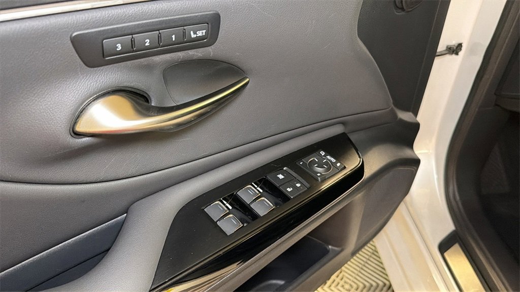 Certified 2024 Lexus ES 350 w/ Premium Package image 24