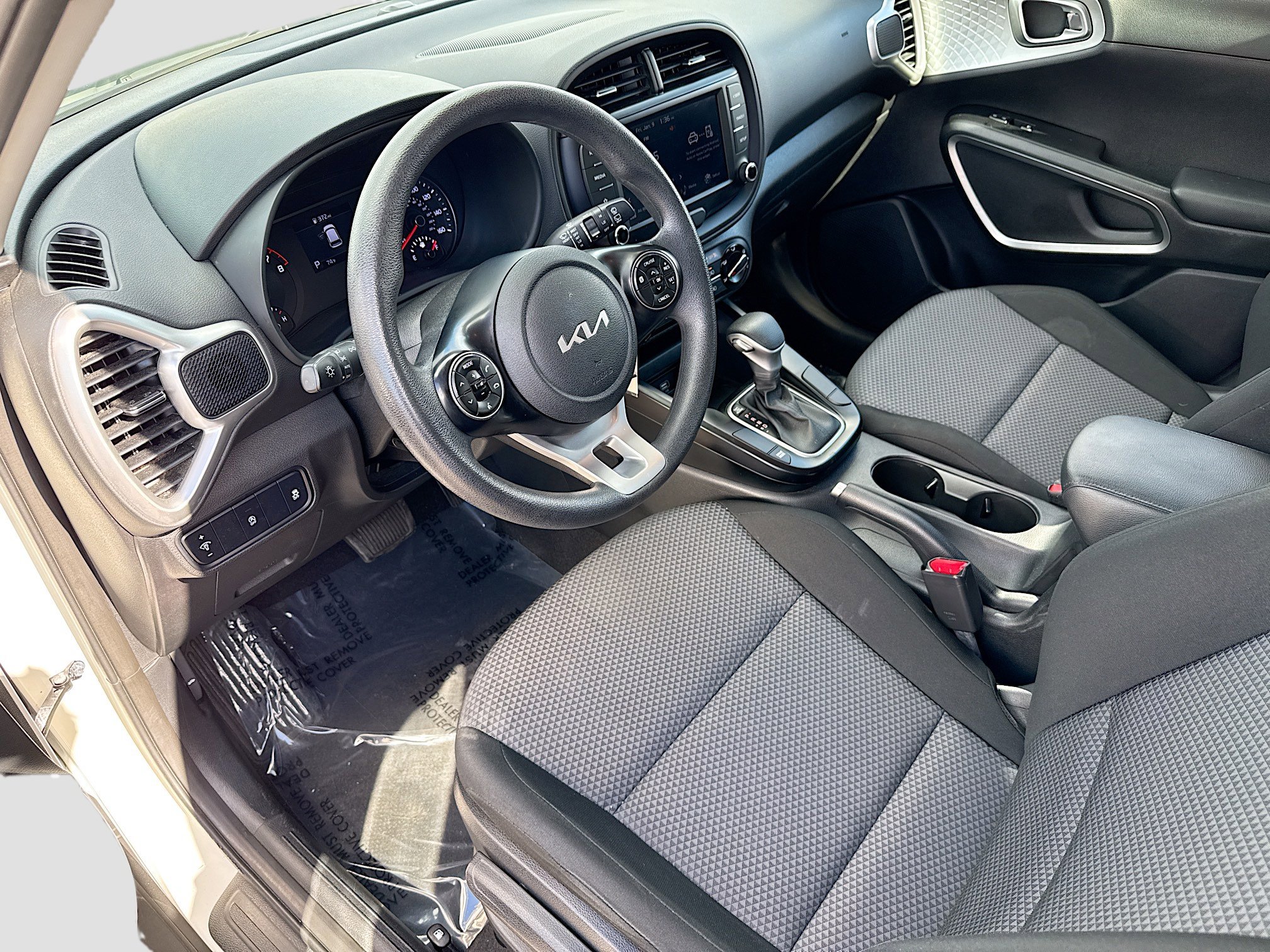Used 2022 Kia Soul LX image 24