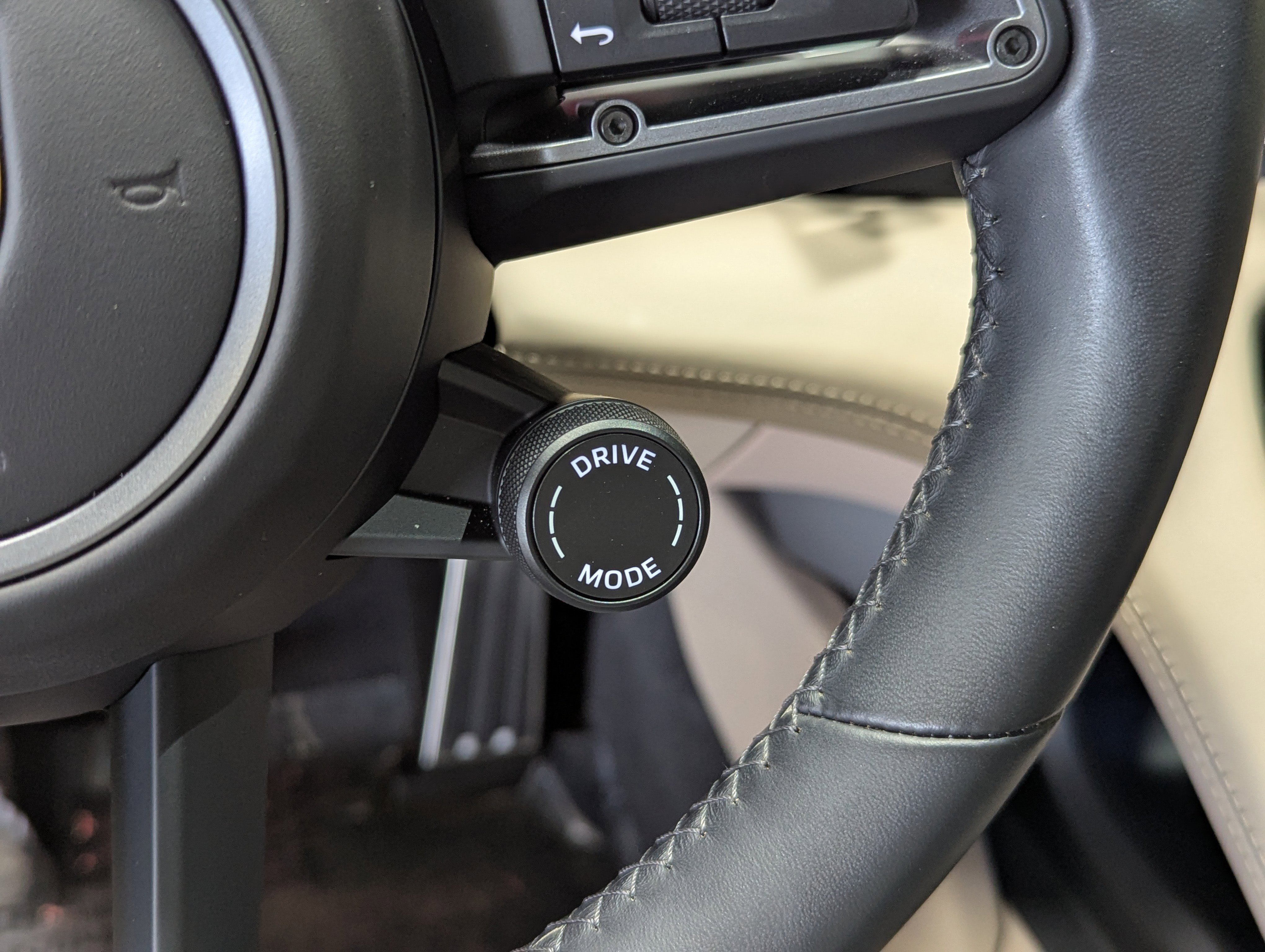 Used 2025 Porsche Taycan image 40