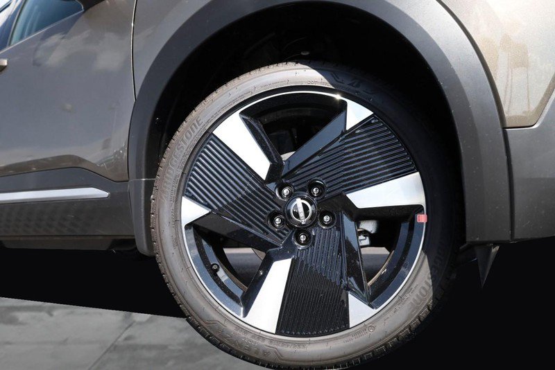 New 2025 Nissan Kicks SR image 3