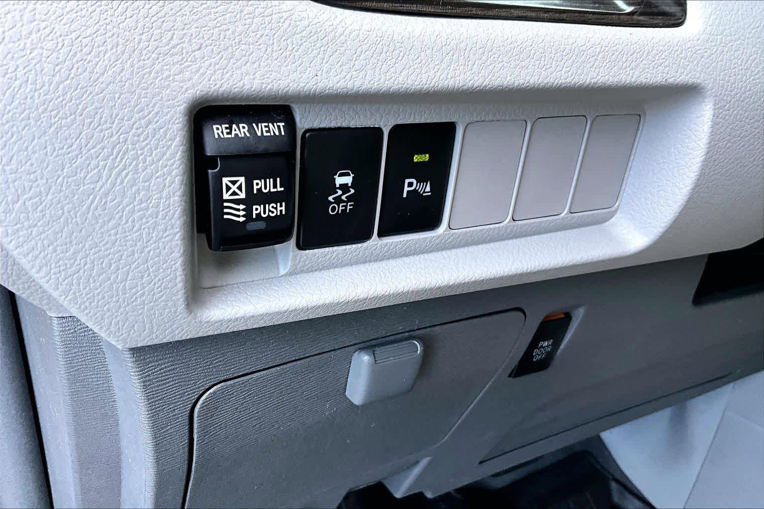 Used 2018 Toyota Sienna XLE w/ XLE Navigation Package AWD/4WD image 33