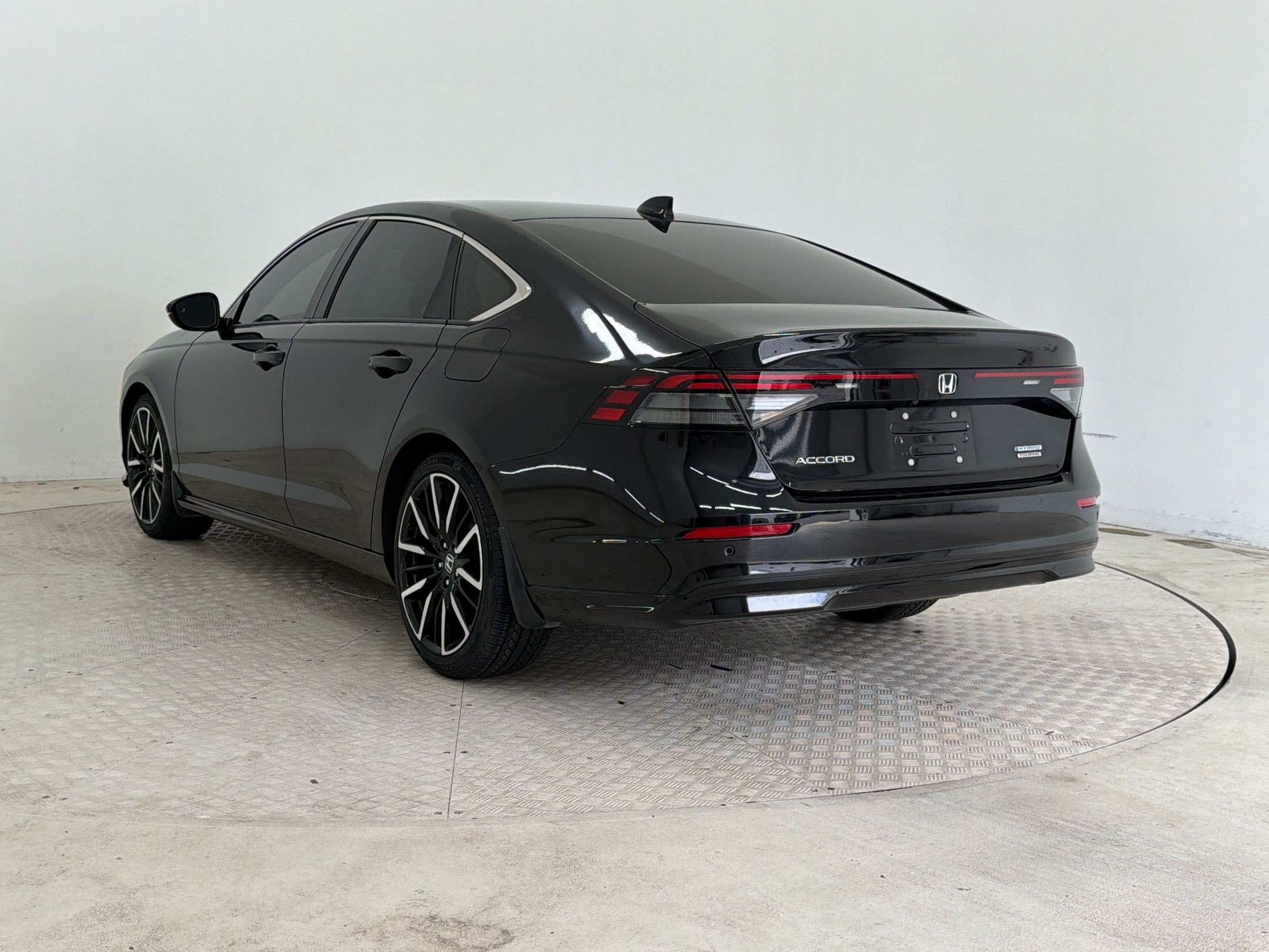 Used 2023 Honda Accord Touring image 3