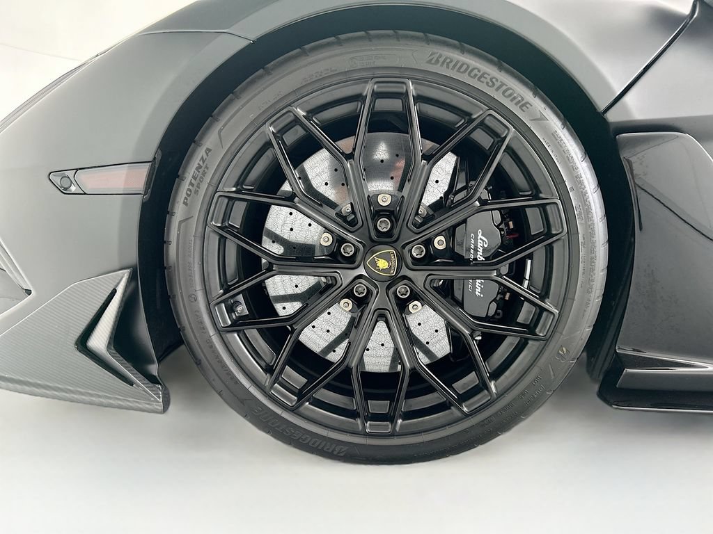Used 2024 Lamborghini Revuelto AWD/4WD image 24