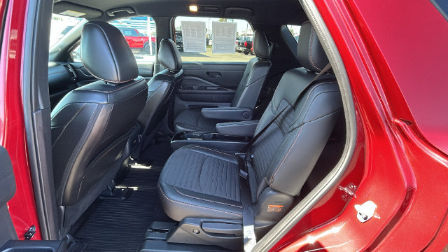 Used 2025 Nissan Pathfinder Rock Creek AWD/4WD image 16
