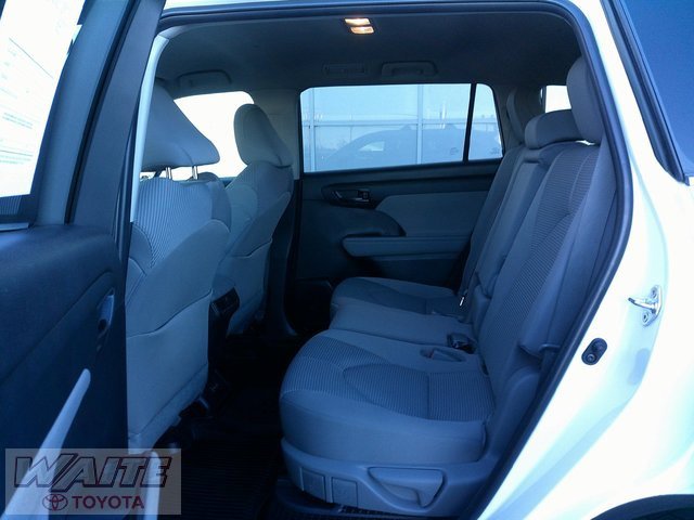 Certified 2023 Toyota Highlander LE image 24