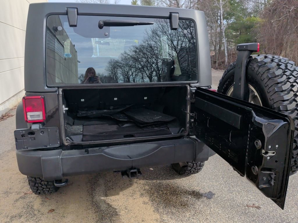 Used 2016 Jeep Wrangler Unlimited Sport w/ Max Tow Package AWD/4WD image 8