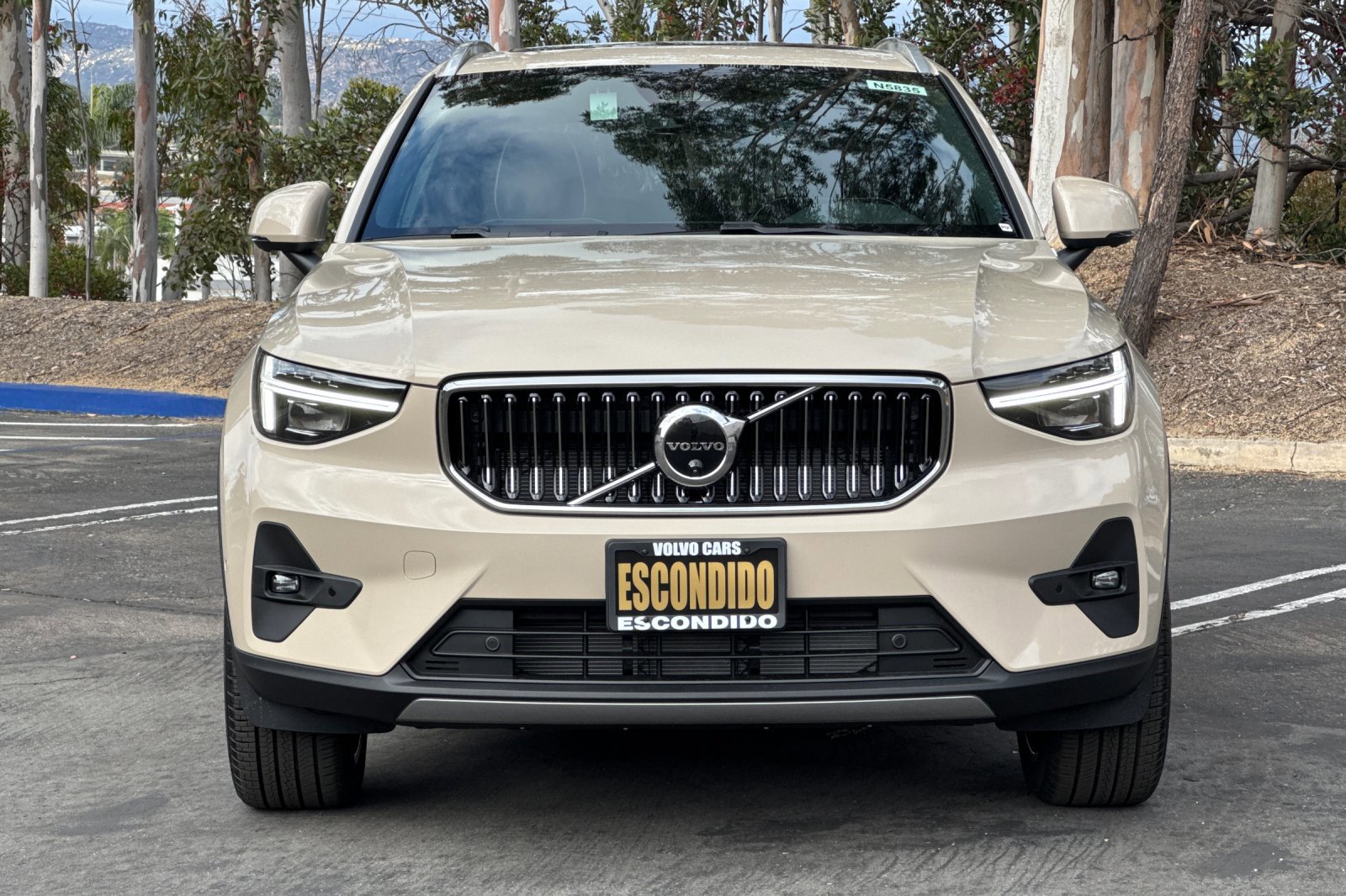 New 2025 Volvo XC40 B5 Ultra image 3