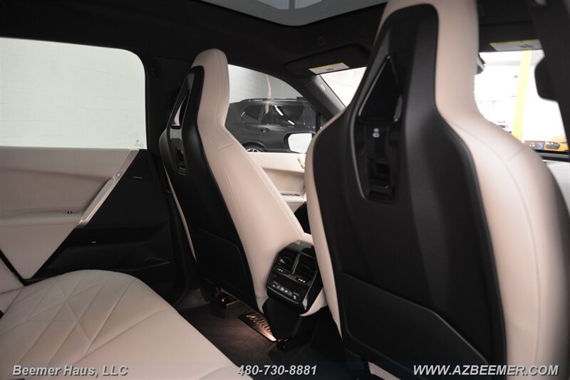 Used 2024 BMW iX xDrive50 w/ Sport Package AWD/4WD image 23