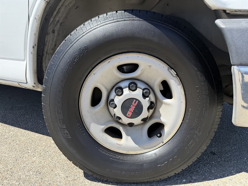 Used 2014 GMC Savana 2500 RWD image 25