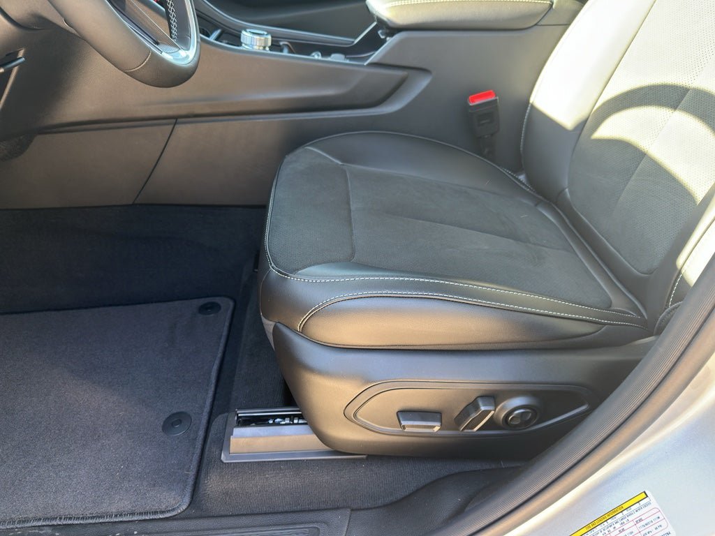 New 2025 Jeep Grand Cherokee Altitude RWD image 12