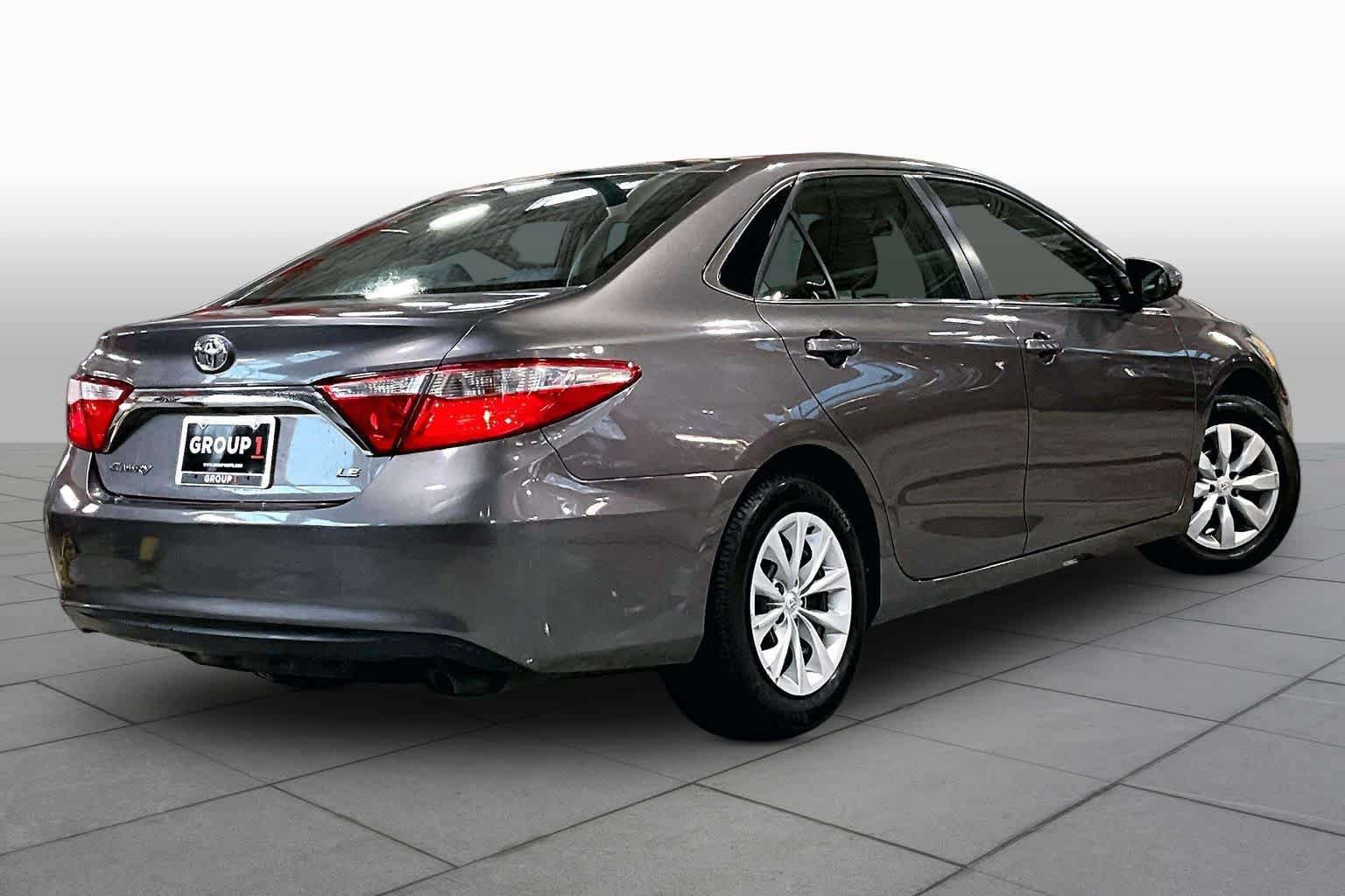 Used 2015 Toyota Camry LE FWD image 12