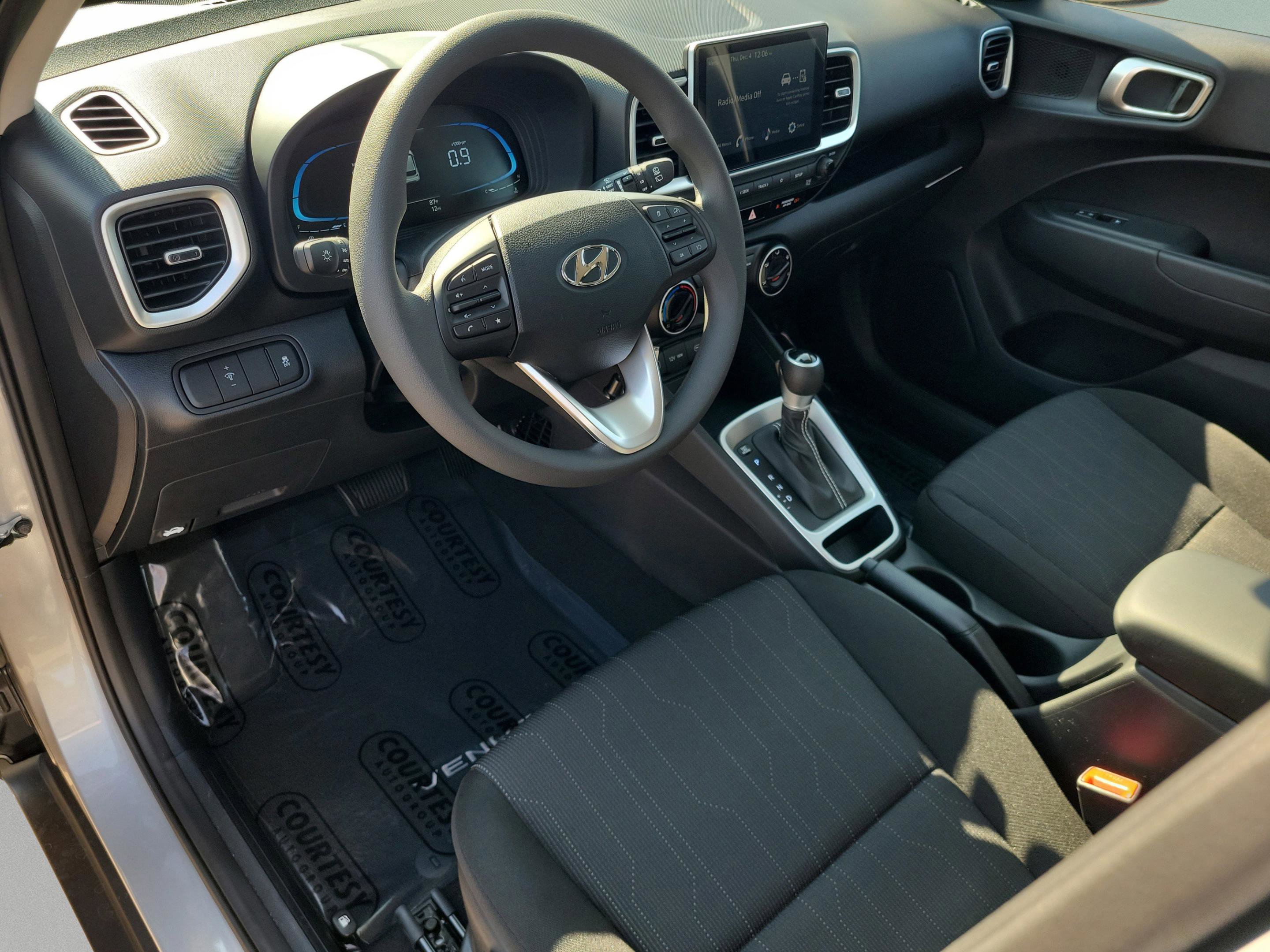 New 2026 Hyundai Venue SE image 13