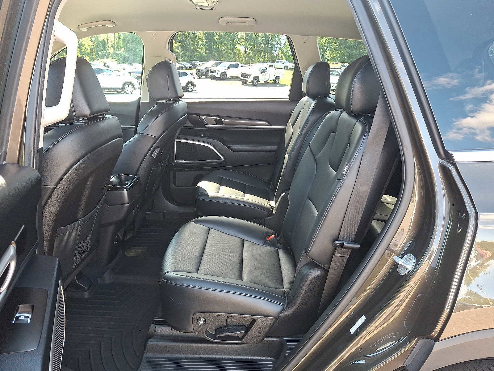 Used 2023 Kia Telluride S image 10